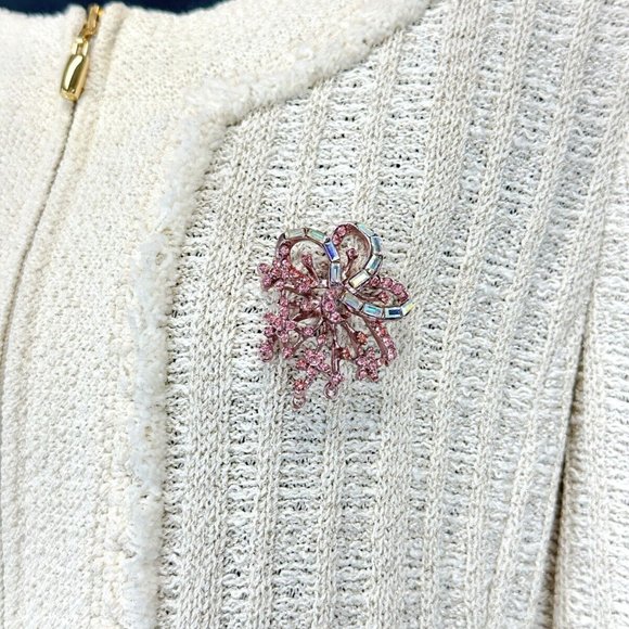 NEW Vintage  ST. JOHN Swarovski Crystals Pin Brooch Pink Flower Signed RARE - Picture 7 of 7